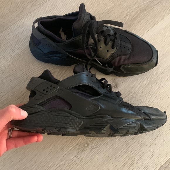 Nike mens Air Huarache Run Triple Black Shoes Size 9 - Picture 2 of 12